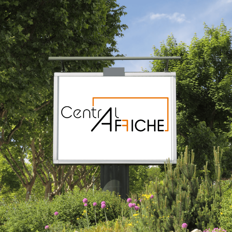 Panneau CentralAFFICHE portant la marque, en extérieur